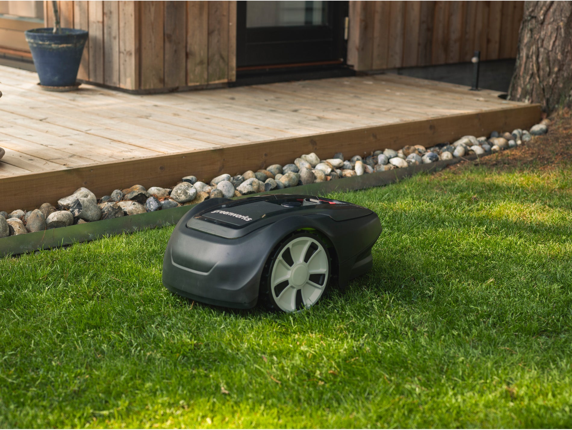 Robot tondeuse GREENWORKS OPTIMOW® 4 450m²